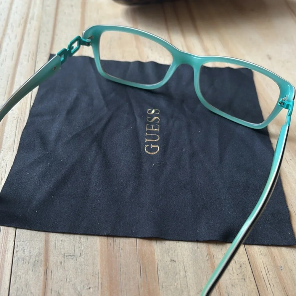 GUESS BRAND EYEGLASSES